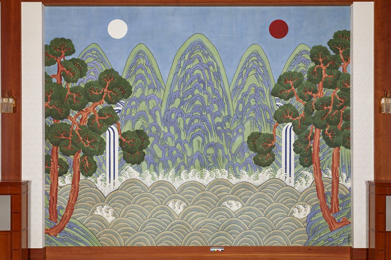 송규태 화백의 '일월도'. 2018.5.3 (청와대 제공) / 뉴스1 DB