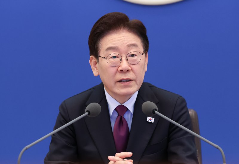 [서울=뉴시스] 고범준 기자 = 이재명 대통령이 9일 청와대에서 열린 수석보좌관회의에서 발언을 하고 있다. (청와대통신사진기자단) 2026.04.09. bjko@newsis.com