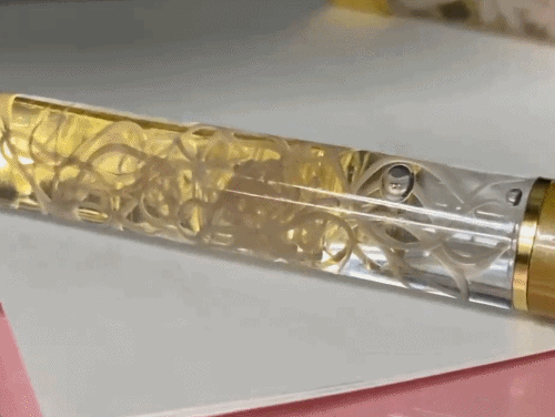 다다수산이 초기에 판매했던 '살아있는 기생충'이 담긴 볼펜 /사진=X(@tada2547) 갈무리