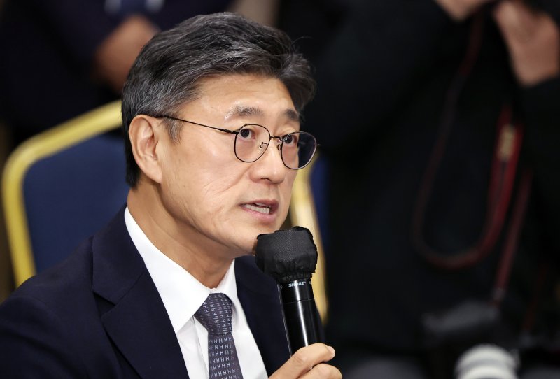 정재헌 SK텔레콤 대표가 9일 오후 서울 강남구 한국과학기술회관에서 열린 부총리 겸 과학기술정보통신부 장관-통신사 CEO 간담회에 참석해 모두발언을 하고 있다. 2026.4.9 ⓒ 뉴스1 김진환 기자