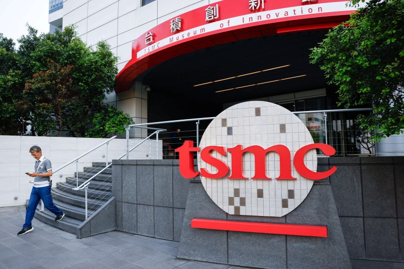 대만 신주에 위치한 TSMC 혁신박물관 외부에 TSMC 로고가 설치돼 있다. 로이터연합뉴스