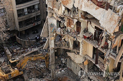 9일(현지시간) 이스라엘의 공습을 받은 레바논 수도 베이루트의 한 건물 (출처=연합뉴스)