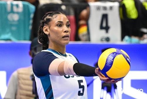 서브 준비하는 GS칼텍스의 실바 (출처=연합뉴스)