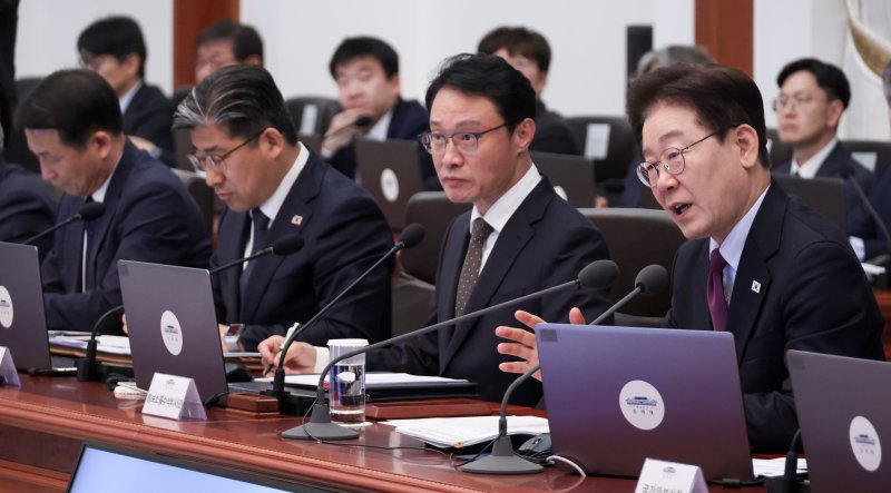 [서울=뉴시스] 고범준 기자 = 이재명 대통령이 9일 청와대에서 열린 수석보좌관회의에서 발언을 하고 있다. (청와대통신사진기자단) 2026.04.09. bjko@newsis.com