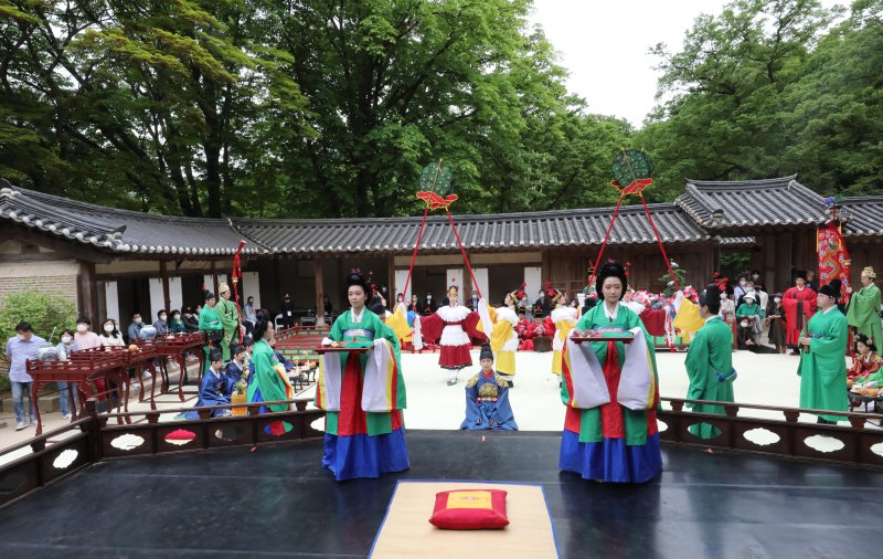 연경당 진작례-망선문. (사진=한예종 세계민족무용연구소 제공) photo@newsis.com *재판매 및 DB 금지