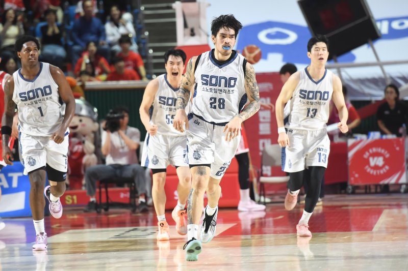 고양 소노가 12일 열린 서울 SK와 2025-26 프로농구 6강 플레이오프 1차전에서 105-76으로 크게 이겼다. (KBL 제공)