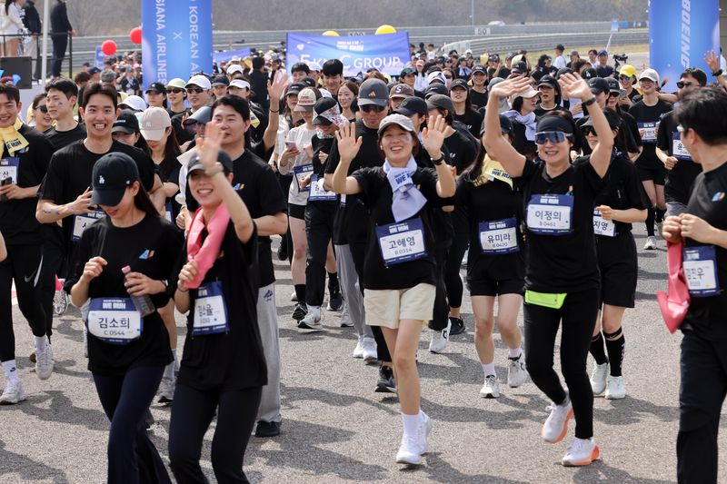 참가자들이 힘찬 출발을 하고 있다. 사진=박범준 기자
