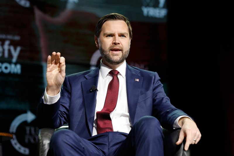 [애선스=AP/뉴시스] JD 밴스 미국 부통령이 14일(현지 시간) 미 조지아주 애선스의 조지아대학교에서 열린 우파단체 '터닝포인트 USA' 행사에서 발언하고 있다. 밴스 부통령은 “(도널드 트럼프) 대통령은 이란과 작은 합의가 아닌 '그랜드바겐'(grand bargain·포괄적 합의)을 원한다"라고 말했다. 2024.04.15.