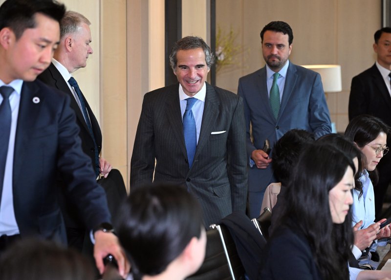 라파엘 그로시 국제원자력기구(IAEA) 사무총장이 15일 서울 종로구 포시즌스호텔에서 열린 기자간담회에 참석하고 있다. 공동취재