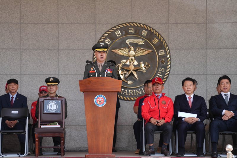 [서울=뉴시스] 주일석 해병대사령관이 15일 경기도 화성시 해병대사령부에서 열린 '해병대 창설 77주년 기념행사'에서 기념사를 하고 있다. (사진=해병대사령부 제공) 2026.04.15. photo@newsis.com *재판매 및 DB 금지 <저작권자ⓒ 공감언론 뉴시스통신사. 무단전재-재배포 금지.> /사진=뉴시스화상