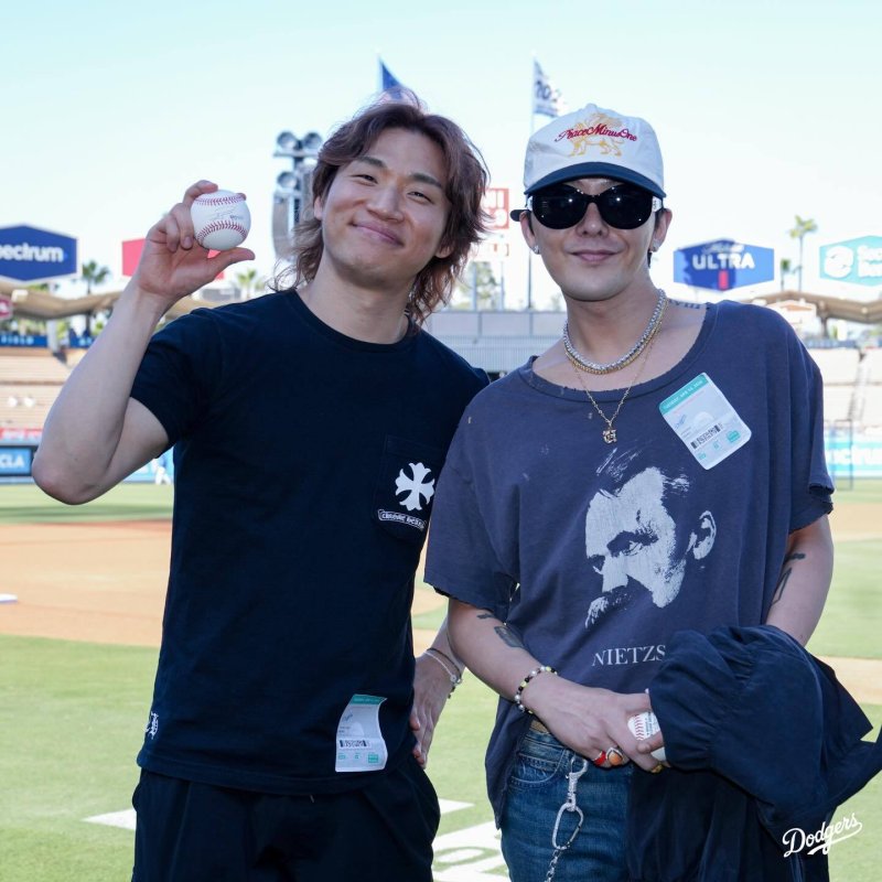 코첼라 선 빅뱅 지디&middot;대성, LA 다저스 구장도 찾았다…김혜성과 유쾌한 만남