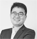 [특파원 칼럼] 전쟁의 포연 뒤, 드러날 세계