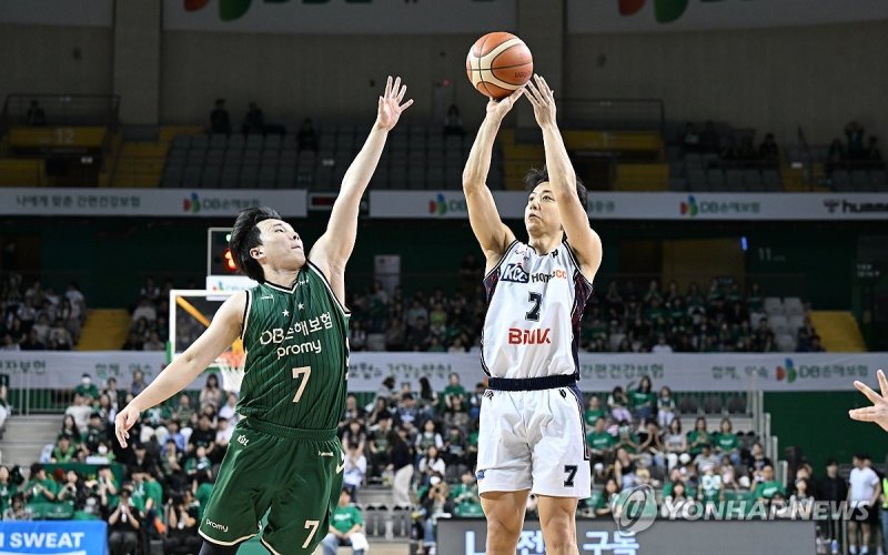 슛하는 KCC 허웅 (출처=연합뉴스)