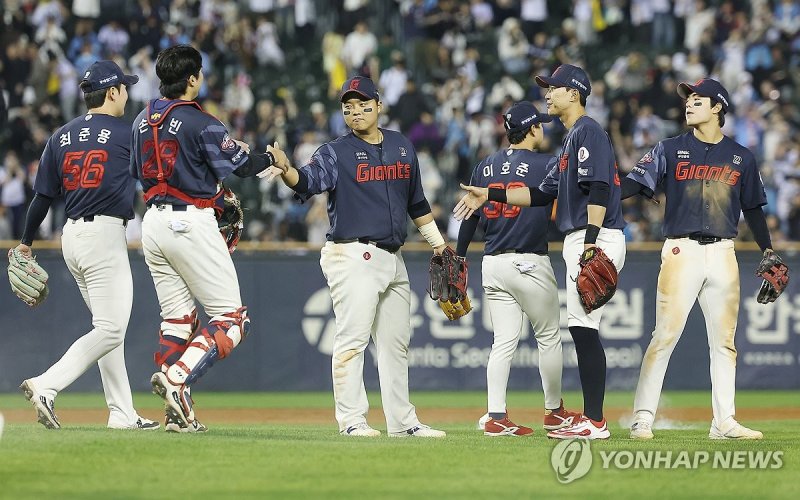 LG 연승 막아선 롯데 (출처=연합뉴스)