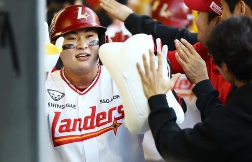 15일 두산 전에서 홈런을 친 SSG 고명준 (출처=연합뉴스)