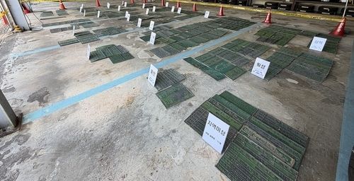 구릿값이 뛰자 전국을 돌며 교량판 등 구리 동판 416개를 훔친 일당이 경찰에 붙잡혔다. 사진=삼척경찰서