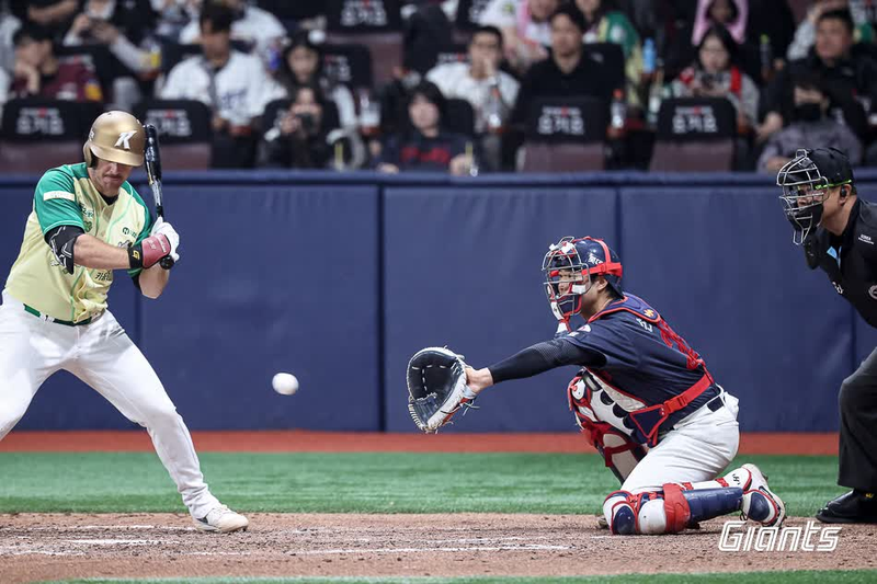 57실점→6실점, 포수 하나 바꿨을 뿐인데… 손성빈, 롯데 마운드에 벌어진 '소름 돋는 마법' [FN 이슈]