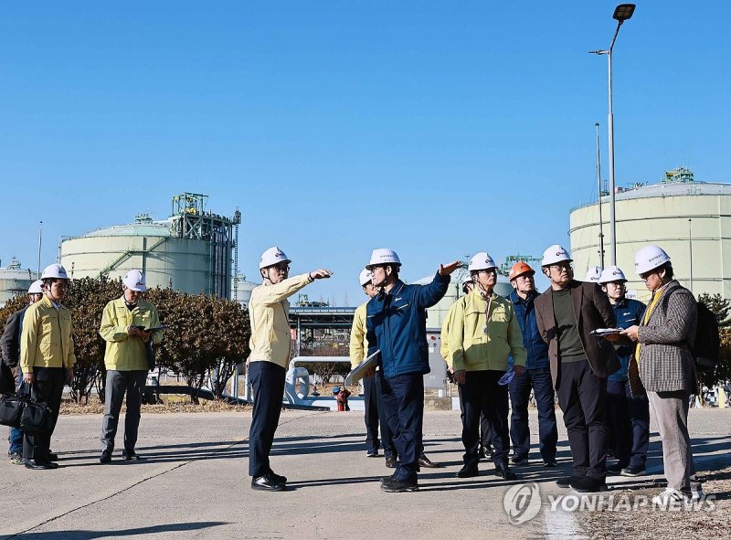 석유비축기지 방문한 김정관 장관 (출처=연합뉴스)