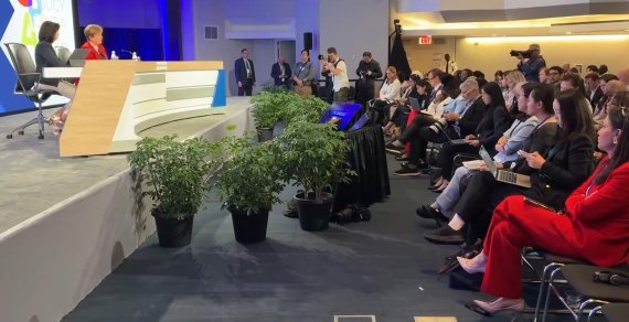 게오르기에바 IMF 총재가 기자회견에서 발언하고 있다. CMG