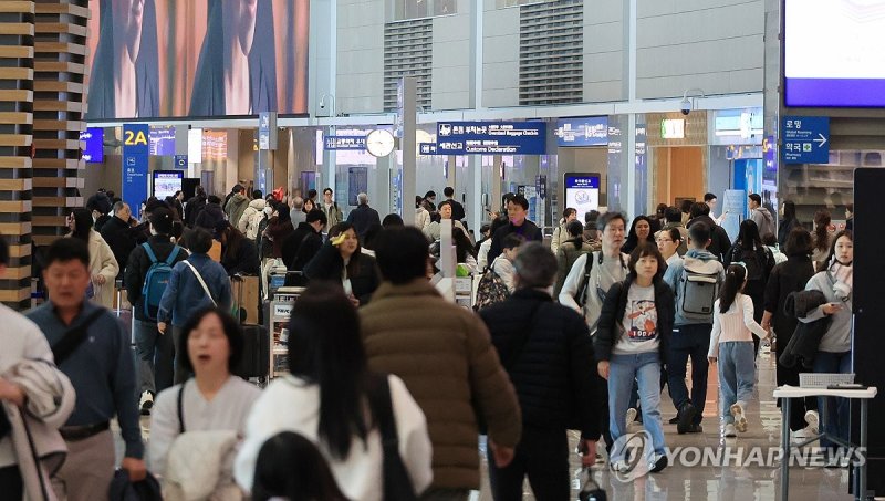 중동전쟁에 막힌 귀국길…여행사&middot;고객 '항공권 비용' 놓고 갈등