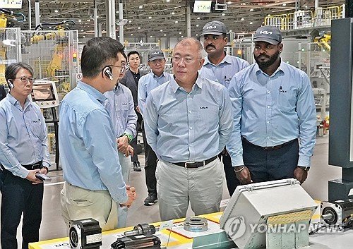인도 공장 찾은 정의선 회장 (출처=연합뉴스)