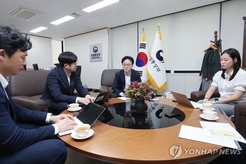 연합뉴스와 인터뷰하는 김정관 산업통상부 장관 (출처=연합뉴스)