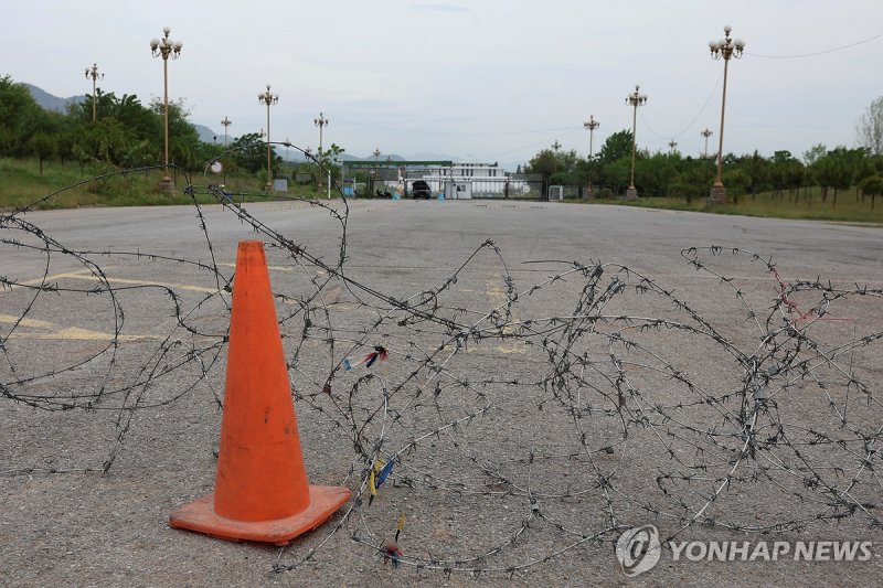 이슬라마바드 도로의 철조망 (출처=연합뉴스)