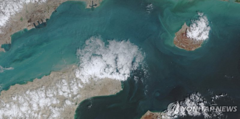 지난 17일 촬영한 호르무즈 해협 위성사진 (출처=연합뉴스)