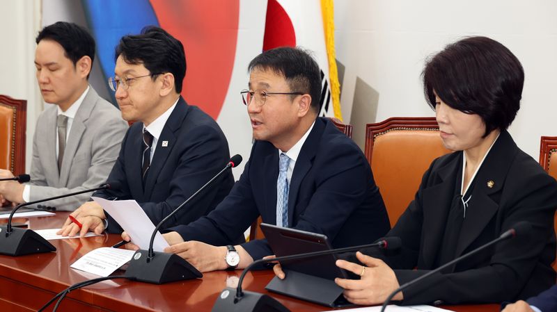 더불어민주당 한병도 원내대표가 21일 국회에서 열린 원내대책회의에서 발언하고 있다. 사진=서동일 기자