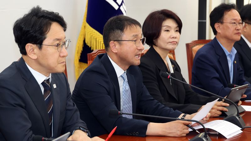 더불어민주당 한병도 원내대표가 21일 국회에서 열린 원내대책회의에서 발언하고 있다. 사진=서동일 기자