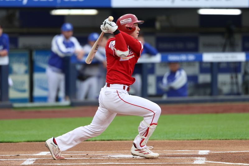 [서울=뉴시스] 21일 대구 삼성라이온즈파크에서 열린 2026 신한 SOL뱅크 KBO리그 SSG 랜더스와 삼성 라이온즈의 경기. 1회 초 SSG의 박성한이 안타를 치고 있다. 박성한은 3월28일 KIA 타이거즈와의 시즌 개막전부터 이날까지 19경기 연속 안타 행진을 벌이며 KBO리그 개막 이후 최장 연속 경기 안타 기록을 갈아치웠다.종전 최장 기록은 44년 전인 1982년 롯데 자이언츠 김용희가 3월28일부터 5월16일까지 작성한 개막 이후 18경기 연속 안타다. (사진=SSG 랜더스 제공). 2026.04.21. photo@new