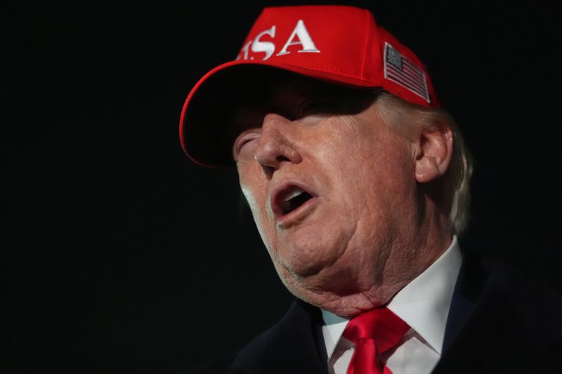 [메릴랜드주=AP/뉴시스] 도널드 트럼프 미국 대통령이 이란 측의 입장이 통일되지 않았다는 이유로 2주 휴전을 무기한 연장한 가운데, 서방 주요 언론은 물론 미국 행정부 내부에서도 트럼프 대통령의 반복된 돌발 발언이 협상 진척을 가로막았다는 비판이 나온다. 2026.04.22.