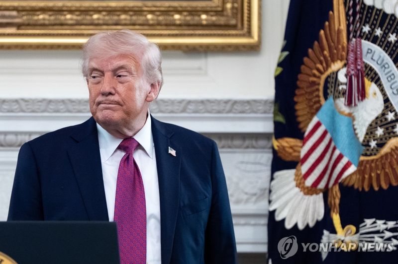 백악관내 행사 참석후 자리를 뜨는 도널드 트럼프 미국 대통령 (출처=연합뉴스)