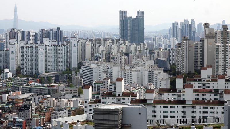 [서울=뉴시스] 최진석 기자 = 서울 성동구 일대 아파트 단지의 모습 2026.04.14. myjs@newsis.com