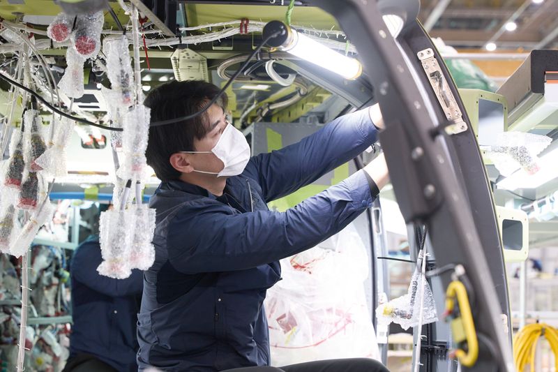 지난 16일 경남 사천 한국항공우주산업(KAI) 회전익동에서 LAH를 생산하고 있다. KAI 제공