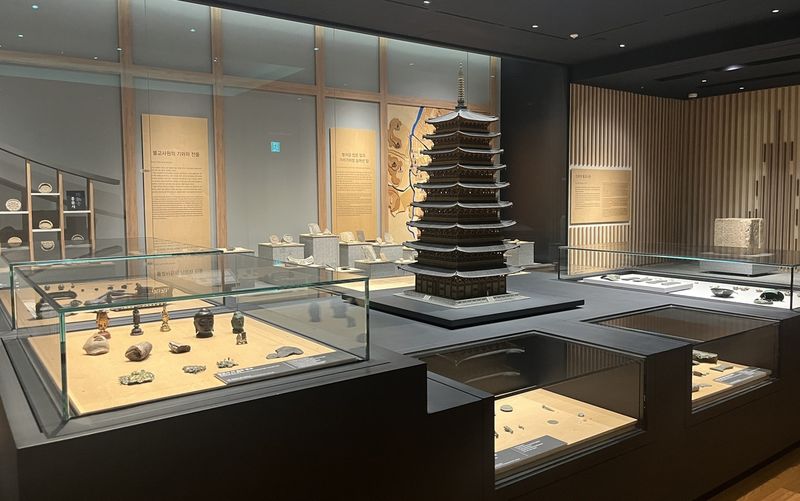 불교사원실 전시 모습 (출처=연합뉴스)