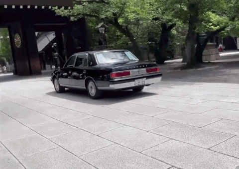 야스쿠니 신사에서 '독도는 우리 땅'이라 적힌 현수막을 내걸려던 60대 한국인 남성이 현장에서 체포됐다. /영상=X캡처 @tweet_tokyo_web