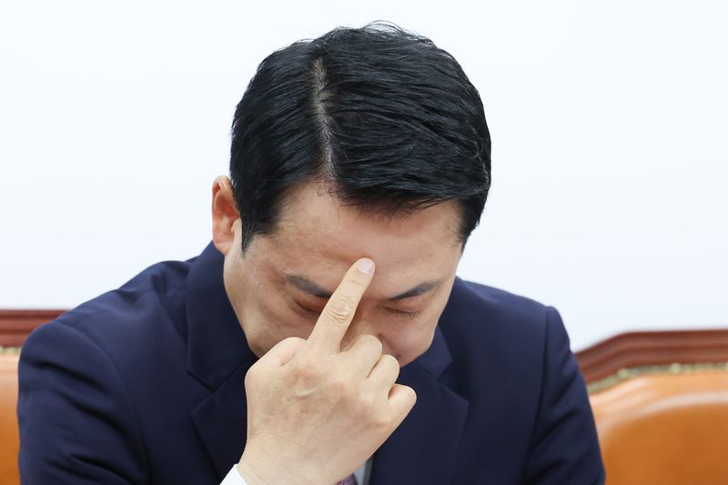 장동혁 국민의힘 대표가 23일 서울 여의도 국회에서 열린 최고위원회의에서 생각에 잠겨 있다. 2026.4.23 ⓒ 뉴스1 신웅수 기자