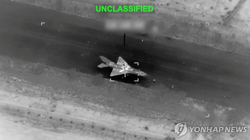 미군의 공격을 받아 파괴되기 직전의 이란 공군 전투기 (출처=연합뉴스)