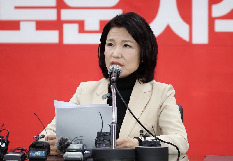 국민의힘 대구시장 경선에서 공천 배제(컷오프)된 이진숙 전 방송통신위원장이 지난 14일 오후 대구 수성구 국민의힘 대구시당에서 기자회견을 하고 있다. 2026.4.14 ⓒ 뉴스1 공정식 기자