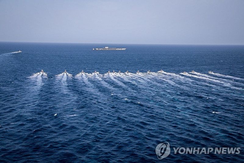 한꺼번에 출동하는 이란 고속공격정 (출처=연합뉴스)