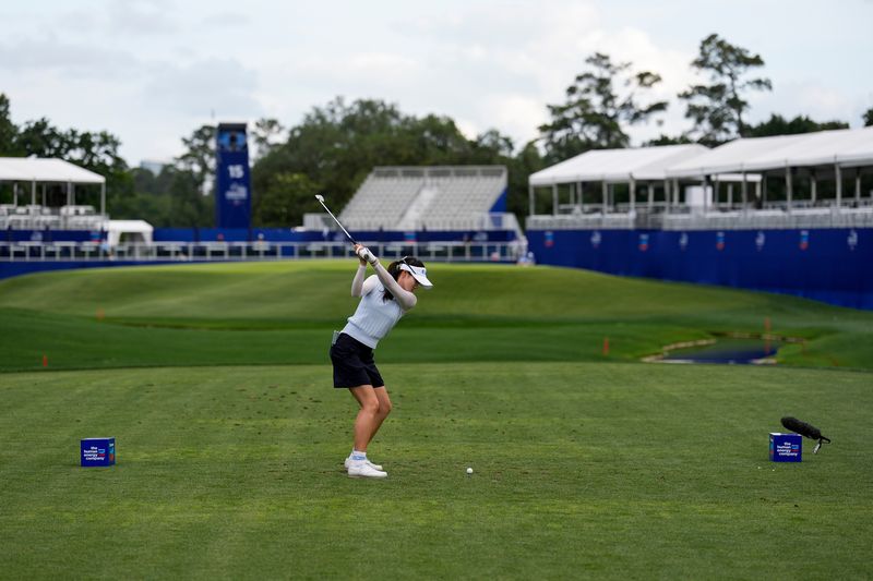 양윤서가 23일(현지 시간) 미 텍사스주 휴스턴의 메모리얼 파크 골프코스에서 열린 미국여자프로골프(LPGA) 셰브론 챔피언십 첫날 15번 홀에서 티샷하고 있다. 양윤서는 3언더파 69타 공동 8위에 이름을 올렸다. 뉴시스