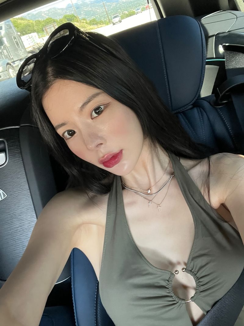 장재인, 美서 아찔 노출 패션…남다른 볼륨감에 미모까지 [N샷]