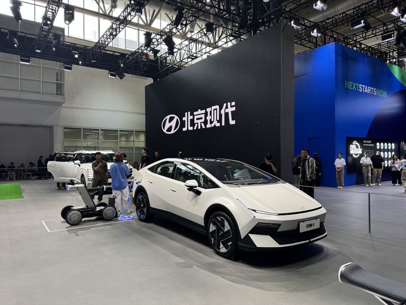 24일 중국국제전람센터 순의관에서 열린 '베이징 국제 모터쇼(오토차이나 2026)'에 전시된 현대차 아이오닉V. /사진=김동찬 기자.