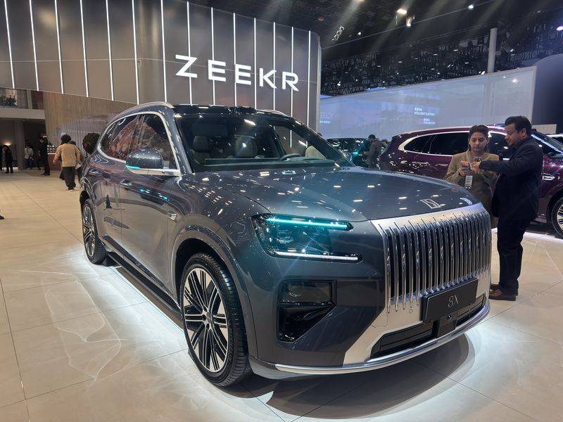 24일 열린 '베이징 국제 모터쇼(오토차이나 2026)'에 전시된 지커의 고성능 스포츠유틸리티차량(SUV) '8X'. /사진=김동찬 기자.