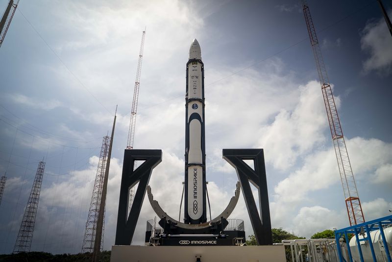[서울=뉴시스] 사진은 이노스페이스 ‘한빛-나노’ 발사체 및 브라질 알칸타라 우주센터 전경. (사진=이노스페이스 제공) *재판매 및 DB 금지