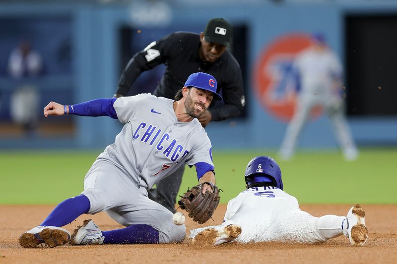 LA 다저스의 김혜성이 25일(한국 시간) 미국 캘리포니아주 로스앤젤레스의 유니클로 필드 앳 다저 스타디움에서 열린 2026 MLB 시카고 컵스와의 경기 3회 2루 도루에 성공하고 있다.뉴시스