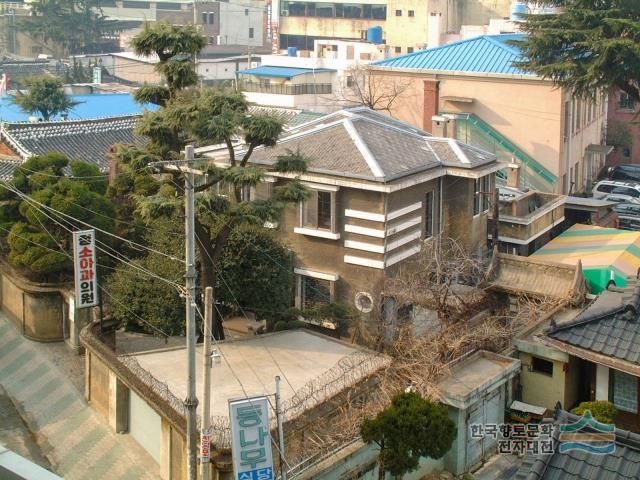 지금도 대구 중구 진골목엔 대구 지역 최초의 서양식 민간 주택인 정소아과의원 건물을 만날 수 있다. /사진=한국향토문화전자대전 홈페이지