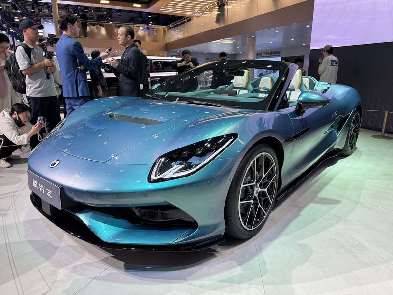 25일 열린 '베이징 국제 모터쇼(오토차이나 2026)'에 전시된 BYD의 프리미엄 브랜드 '덴자'의 스마트 전기 슈퍼카 '덴자 Z'. /사진=김동찬 기자.