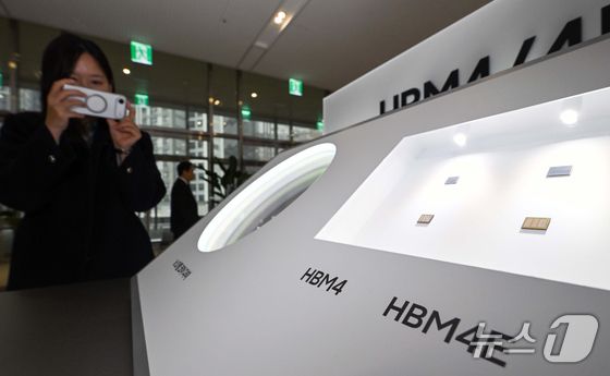제57기 삼성전자 정기주주총회 장소에 HBM4, HBM4E 메모리가 전시돼 있다.(공동취재)/뉴스1